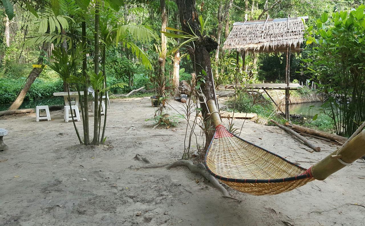 Hug Rimtharn Hotel Ban Khao Klom Eksteriør billede